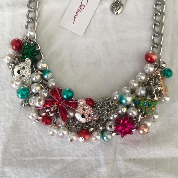 Betsey Johnson Silver Tone Bib Necklace Christmas Charms & Shaky Faux Pearls NWT - Picture 5 of 16